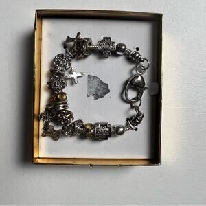 Women’s Fashion Jewelry Silvertone Charm Bracelet